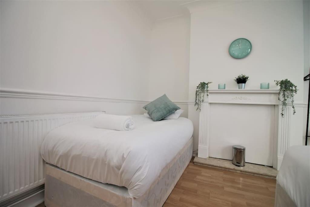 Large Modern House By Property Promise Cardiff Bagian luar foto