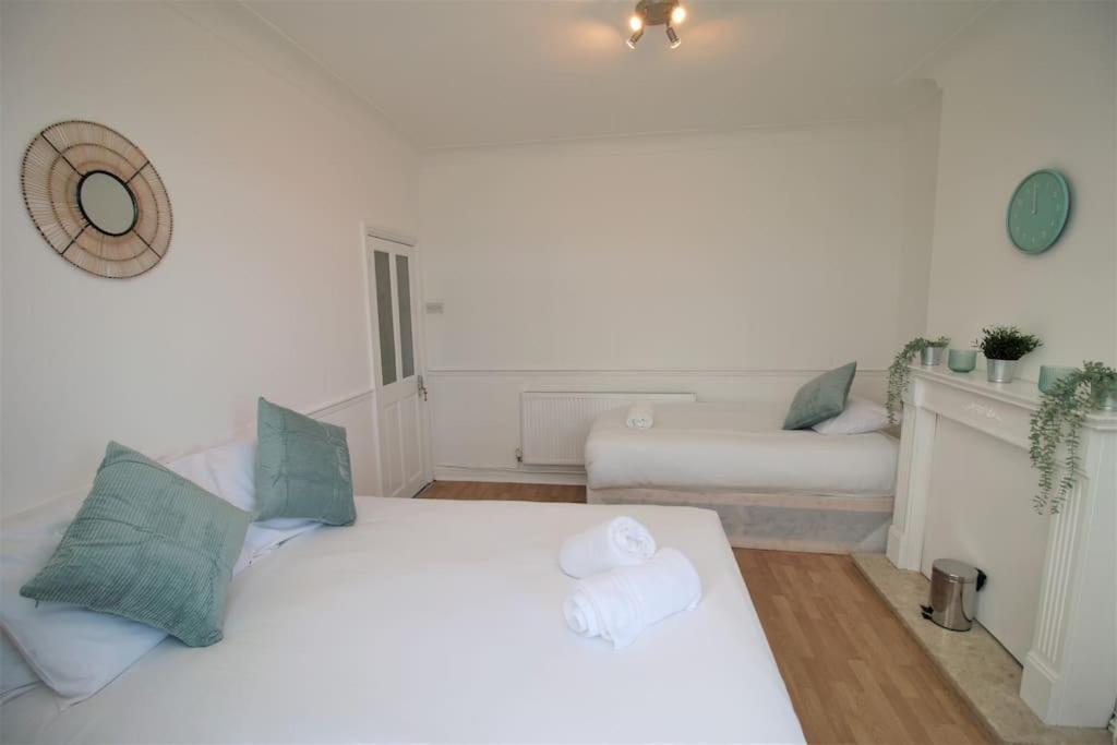 Large Modern House By Property Promise Cardiff Bagian luar foto
