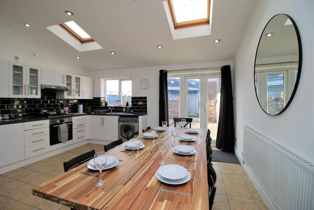 Large Modern House By Property Promise Cardiff Bagian luar foto