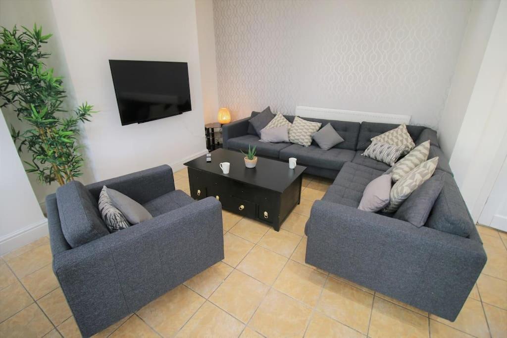 Large Modern House By Property Promise Cardiff Bagian luar foto
