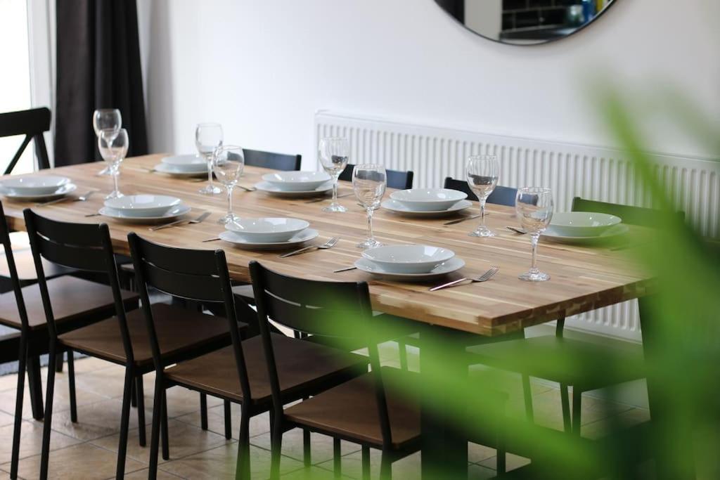 Large Modern House By Property Promise Cardiff Bagian luar foto