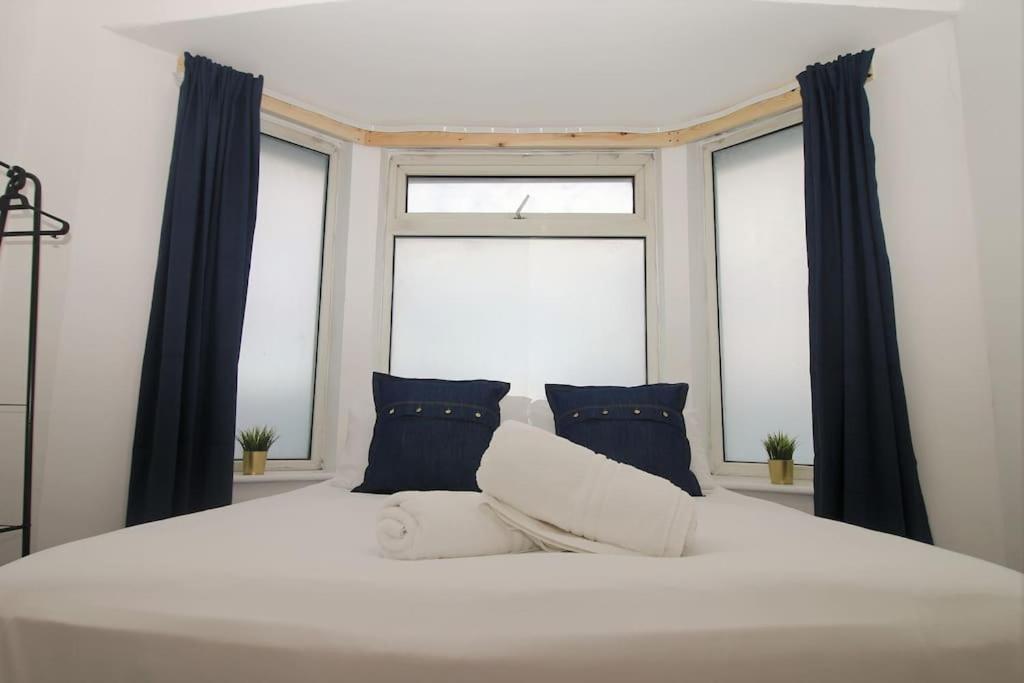 Large Modern House By Property Promise Cardiff Bagian luar foto