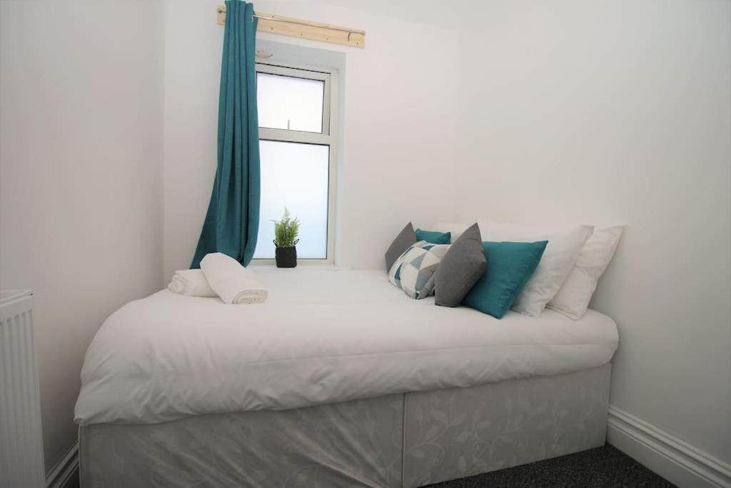 Large Modern House By Property Promise Cardiff Bagian luar foto