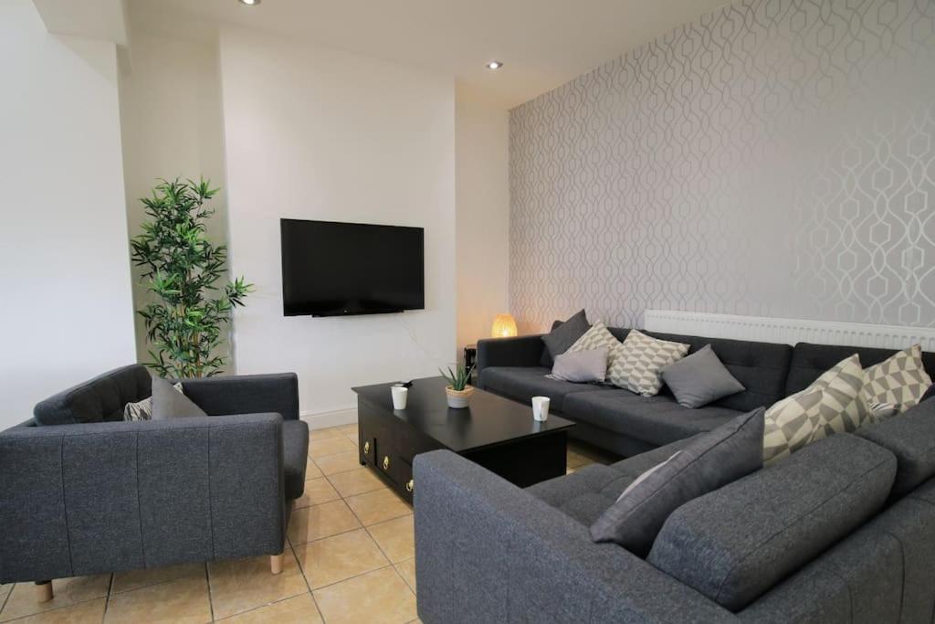 Large Modern House By Property Promise Cardiff Bagian luar foto