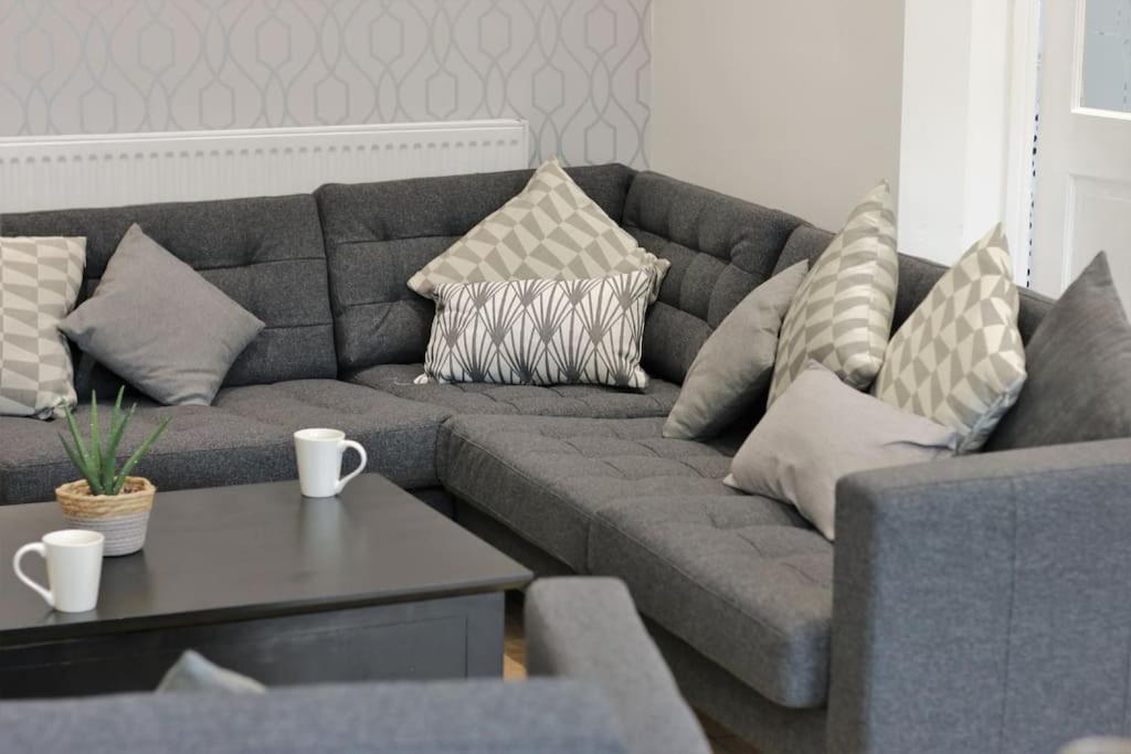 Large Modern House By Property Promise Cardiff Bagian luar foto